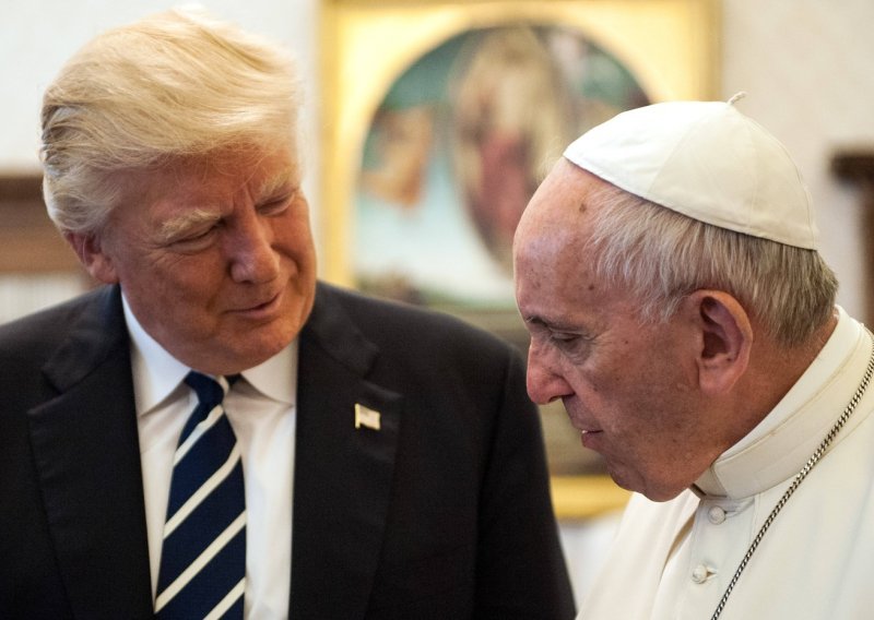 Gotovo desetljeće su se prepirali, ali sada Trump dolazi na papin pogreb