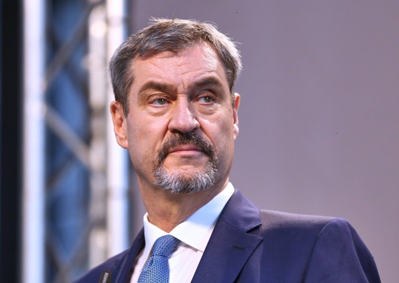 Njemački političar pobrao kritike zbog selfija s Papina sprovoda: Nije ti to Oktoberfest