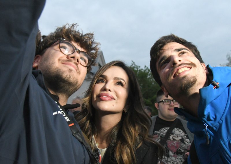 Severina potegnula do Virovitice i dočekala srpske studente koji trče do Belgije
