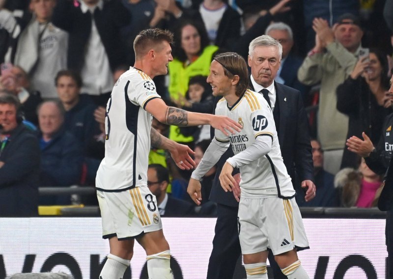 Dok su Modrić i igrači Reala u suzama tugovali, Toni Kroos je uzeo mobitel u ruke