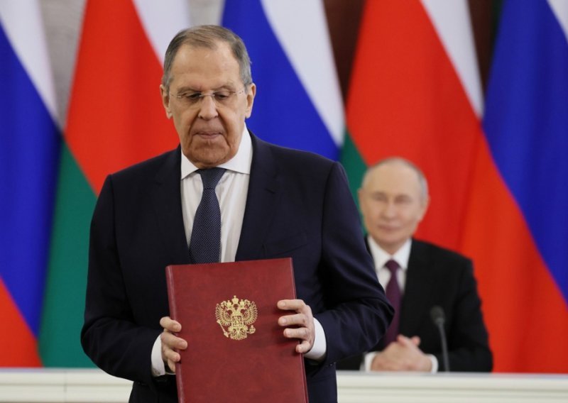 Lavrov: Nastavljamo gađati lokacije koje koristi ukrajinska vojska