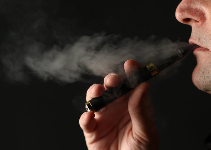 Slovenija je zabranila elektronske cigarete: Koristi ih trećina maloljetnika