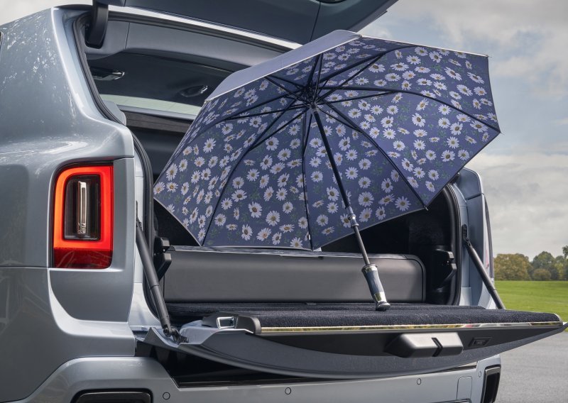 Rolls-Royce predstavio Black Badge Cullinan Daisy: Unikatan primjerak za klijenticu koja voli prirodu