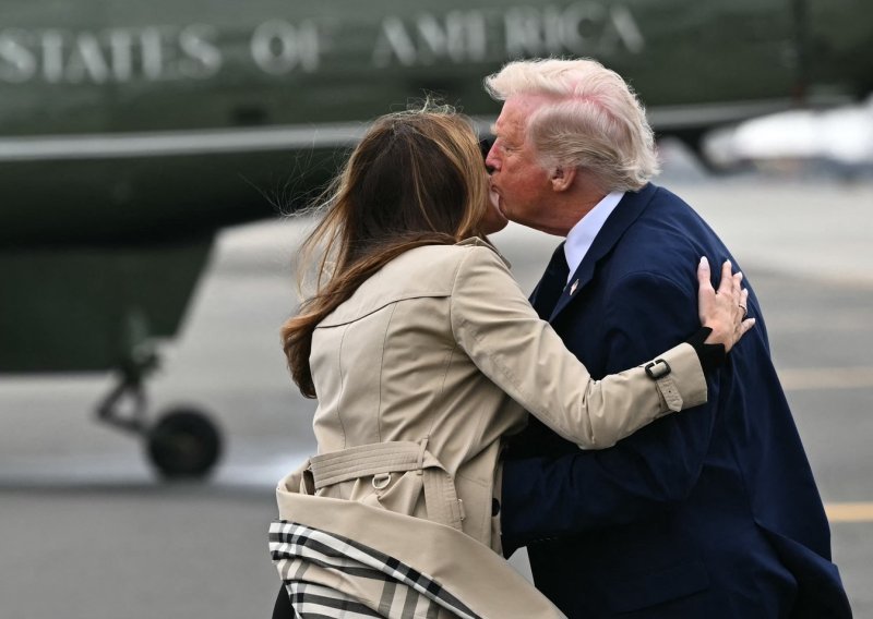 Trenutak nježnosti Donalda i Melanije Trump bilo je neugodno gledati