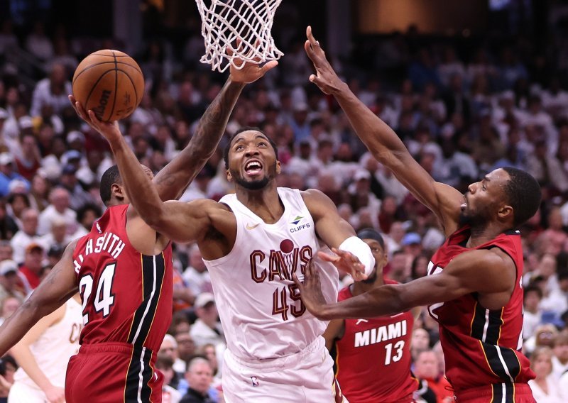 Cleveland 'metlom' počistio Miami i postavio rekord NBA lige