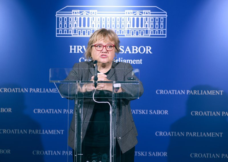 Mrak Taritaš: Molitelji na trgovima ozbiljno prijete civilizacijskim normama