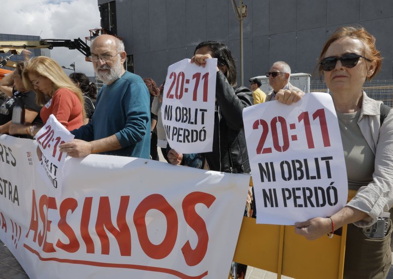 Stanovnici Valencije na ulicama, prosvjeduju dok europski pučani zasjedaju