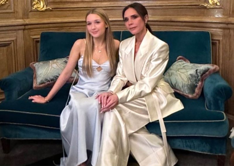 Harper i Victoria Beckham modno se uskladile u sličnim haljinama