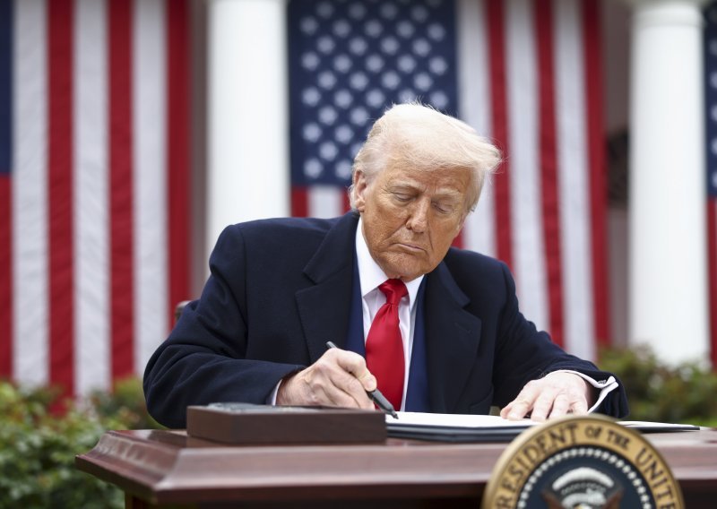 Zabrinjavajući podaci za američku ekonomiju: Pala čak i potrošnja za obranu