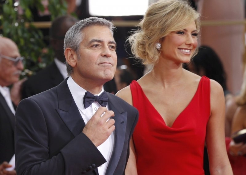George Clooney je sa Stacy prekinuo telefonski
