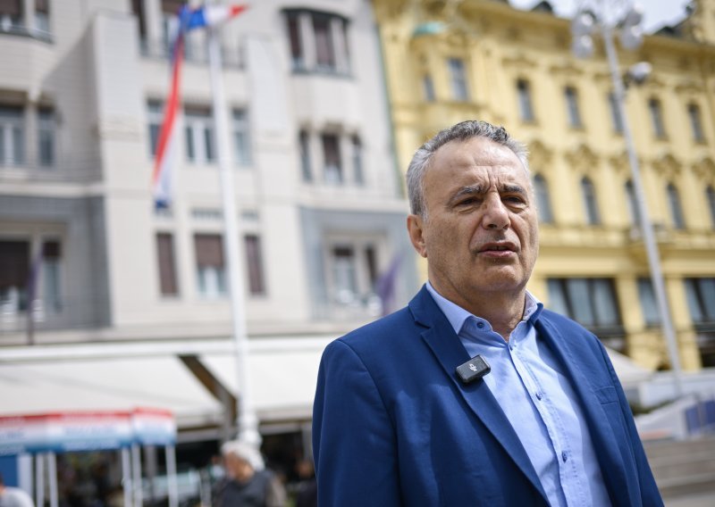 Kandidat za zagrebačkog gradonačelnika Pavle Kalinić predao potpise za kandidaturu