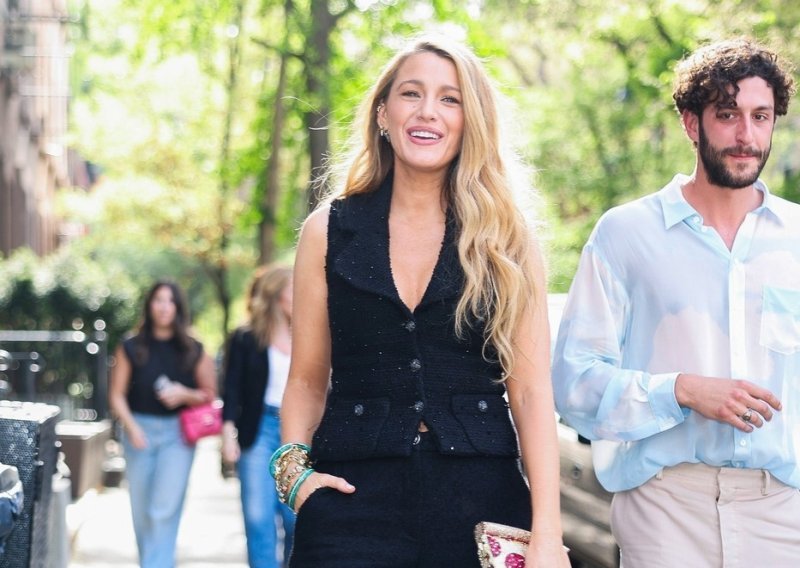 Blake Lively stvorila pomutnju u chic kompletu, a ova torbica svima je zapela za oko