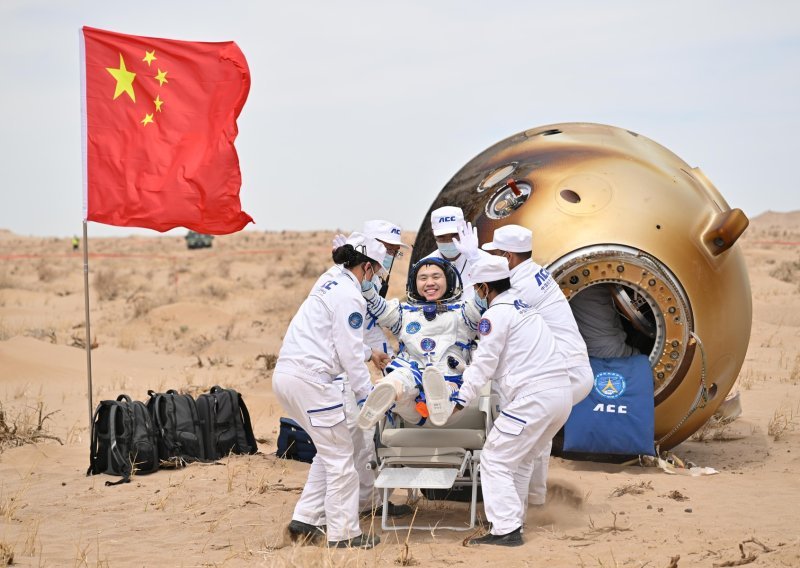 Kineski astronauti testirali cigle za gradnju baze na Mjesecu. Sletjeli nakon polugodišnje misije