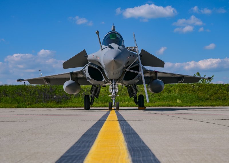 Srbija digla kredit kod francuskih banaka za kupnju 12 borbenih aviona