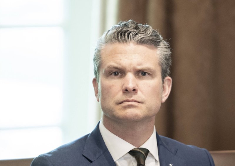 Šef Pentagona ozbiljno zaprijetio Iranu: Vidimo vas, točno znamo što radite. Upozoreni ste