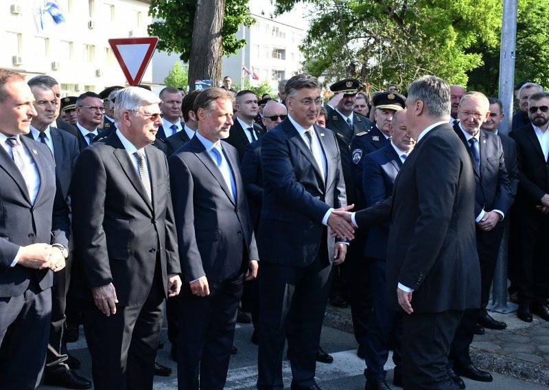 Milanović i Plenković se susreli i pozdravili, građani ih ispratili pljeskom: 'Normalno'