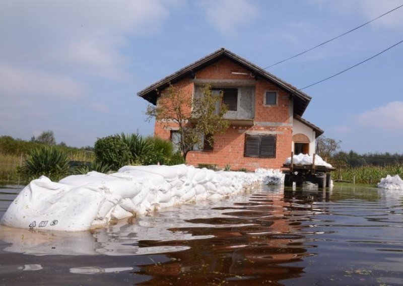 Izlila se Drava u Sloveniji, stotine kuća pod vodom