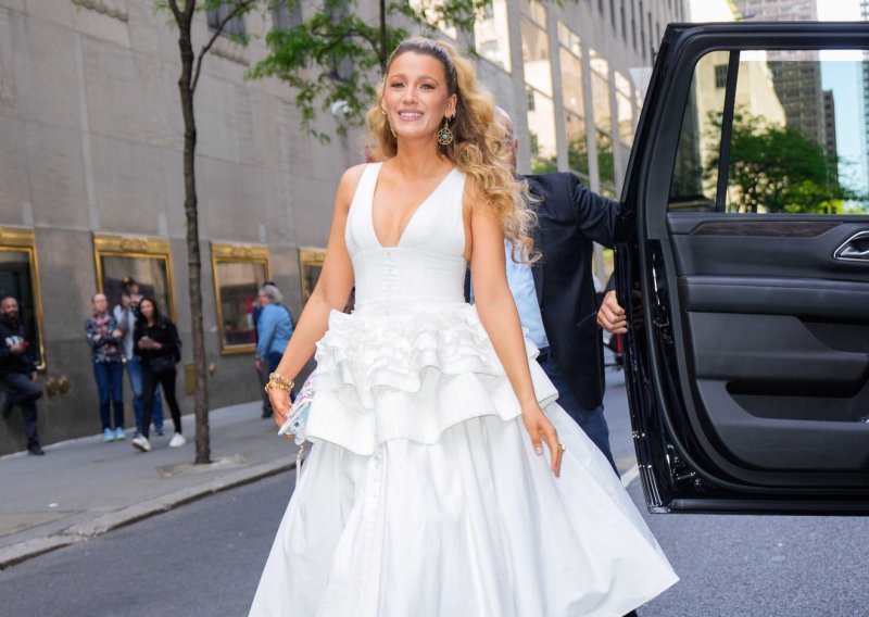 Kakva haljina! Blake Lively stvorila pomutnju u predivnom modelu