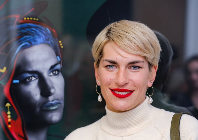 Nika Fleiss trudničke dane provodi u Istri i pokazuje osunčani trbuščić