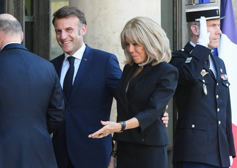 Istaknula noge kao adut: Brigitte Macron ne odustaje od odvažnih stajlinga