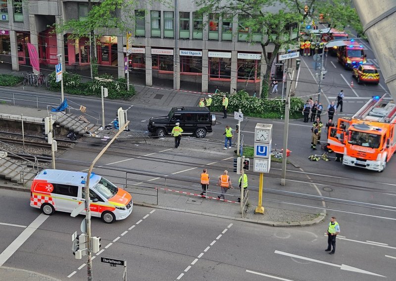 Automobilom se zabio u ljude u Stuttgartu, jedna žena preminula