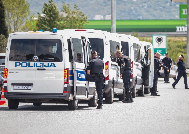 Policija ne prepušta ništa slučaju: Već na ulasku u Split dočekuje navijače