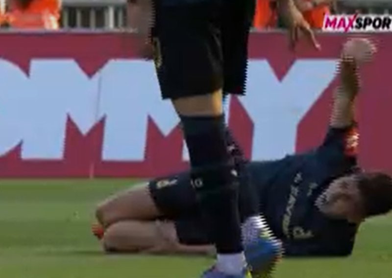Pogledajte kako se ozlijedio dinamovac u duelu s Livajom; čini se da je teško ozlijeđen