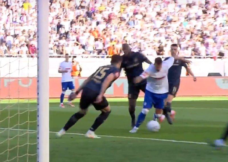 Pogledajte spornu situacije iz nadoknade derbija; VAR dvije minute provjeravao mogući penal za Hajduk