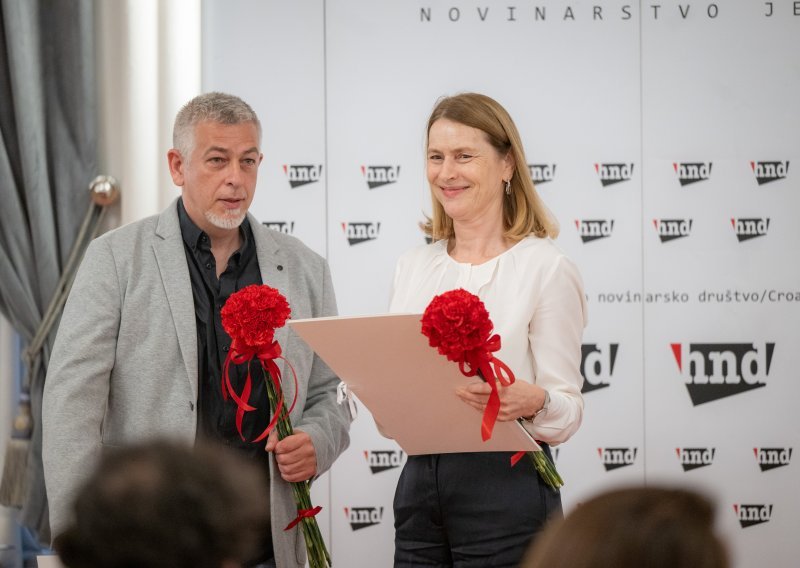 Novinari godine Slavica Lukić i Marin Dešković, nagradu dobili za SMS-ove 'Di si lipa'