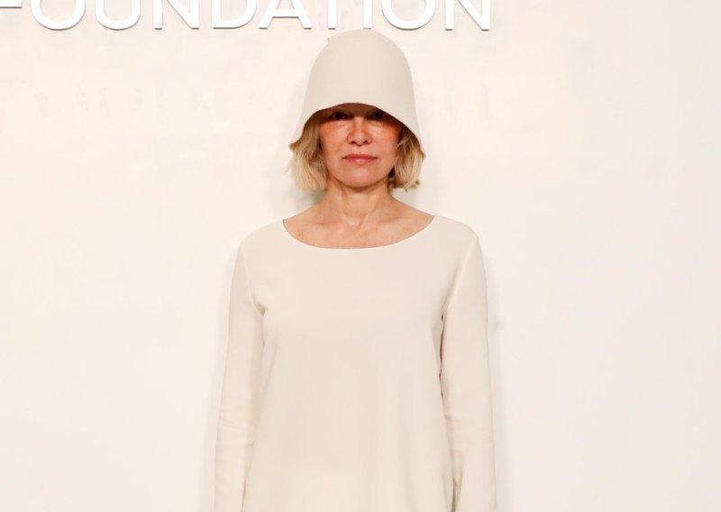 Zbogom dugoj kosi: Pamela Anderson šokirala radikalnom promjenom frizure