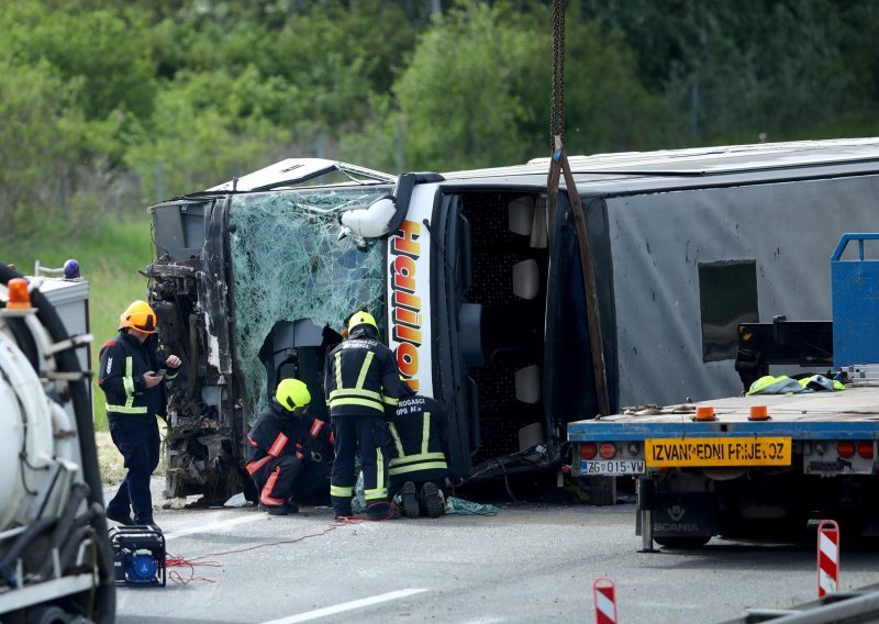 Strašna nesreća na A3: Uhićeni vozači automobila i autobusa; Policija: Nije bilo srne na cesti