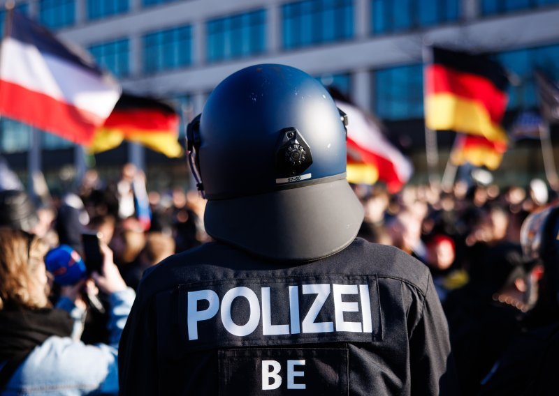 Gotovo 200 policajaca u Njemačkoj osumnjičeno za ekstremizam