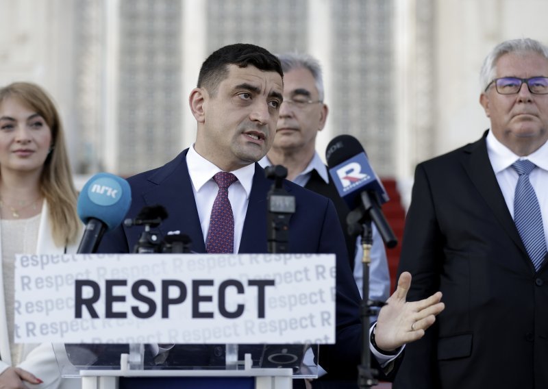 Krajnje desni kandidat Simion vodi na izborima u Rumunjskoj, centrist Antonescu drugi