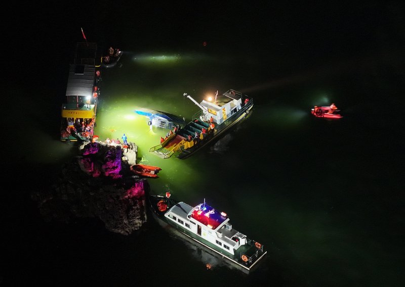 Desetero ljudi poginulo u prevrtanju turističkih brodova u Kini