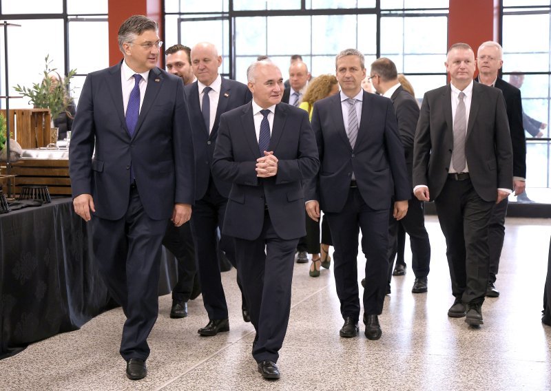 Plenković: Znali smo da će obnova potrajati, Bačić najavio uvođenje seizmičkog certifikata