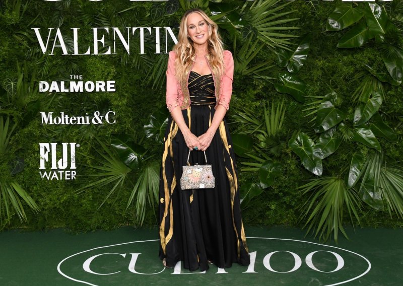 Sarah Jessica Parker poput Carrie Bradshaw: Prelijepu haljinu začinila nespojivim komadima