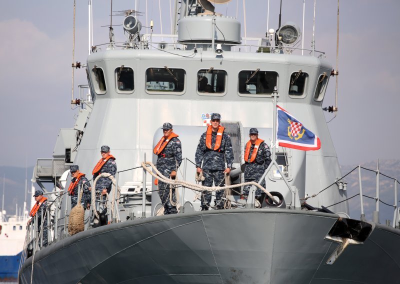 Raketna topovnjača 'Vukovar' krenula u NATO operaciju na Mediteranu