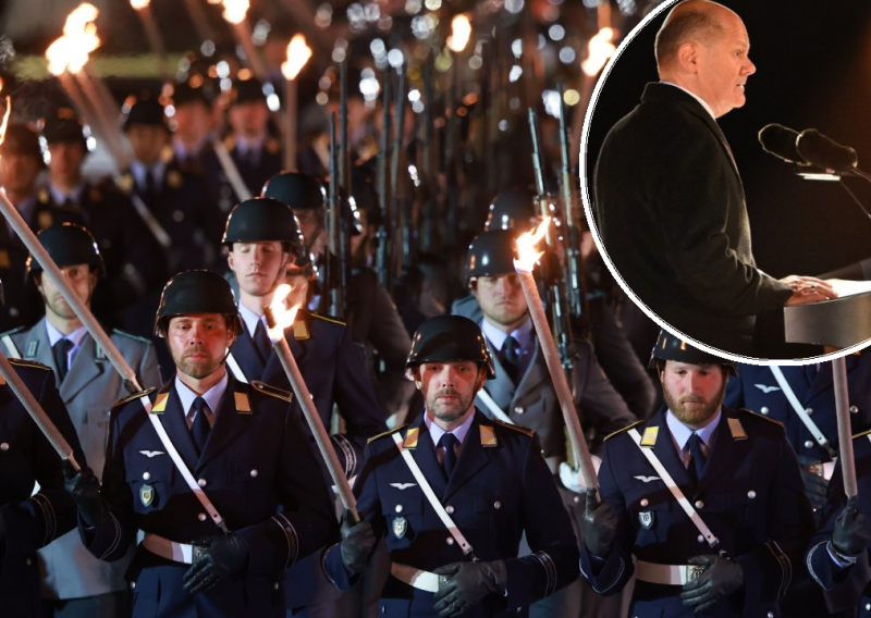 Vojni orkestar ispratio Olafa Scholza s čela Njemačke: Pazite koje tri pjesme je naručio