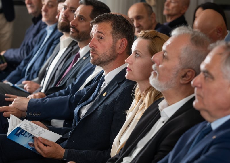'Tebi, dragi Tomo, dajem rič': Vrh dalmatinskog HDZ-a došao podržati Tomislava Šutu