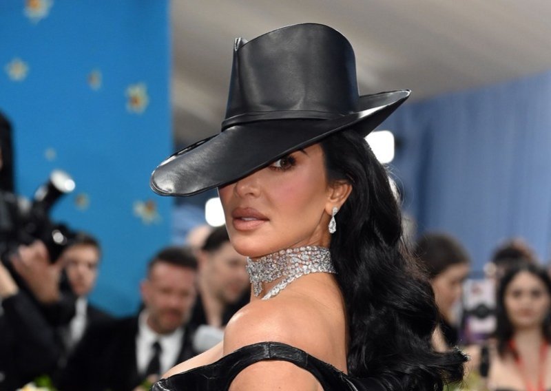 Urnebesan video Kim Kardashian proširio se društvenim mrežama