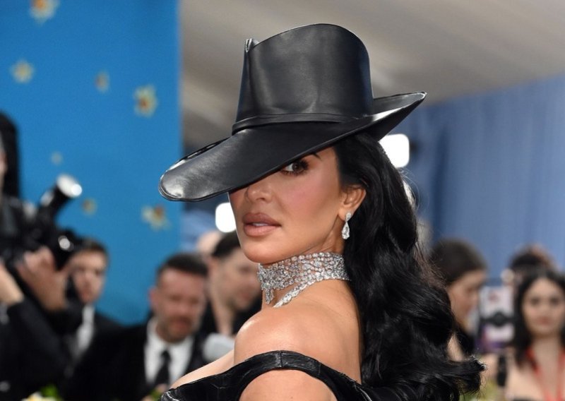 Urnebesan video Kim Kardashian proširio se društvenim mrežama