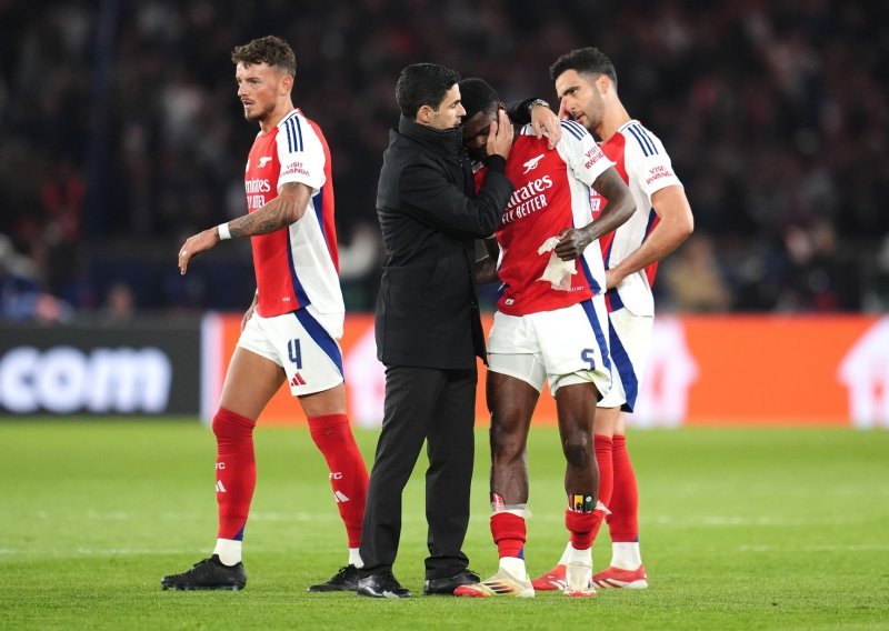 Uplakanog tragičara Arsenala tješio Arteta, ali navijači su bez milosti: 'Ne vraćajte ga u London'