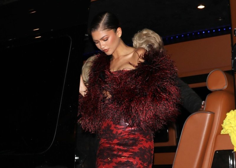 Zendaya oduševila modnom transformacijom: Servirala glamur u spektakularnoj haljini