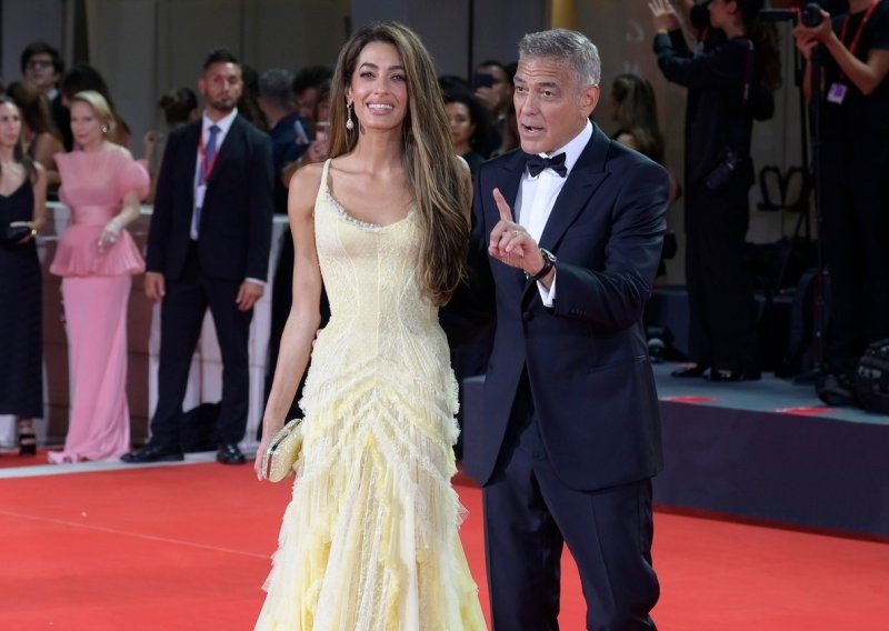 Predivna haljina Amal Clooney gotovo je pala u zaborav, a sada je vrući trend sezone
