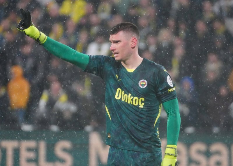 Livaković napušta Fenerbahče; s njim odlaze Džeko i Tadić