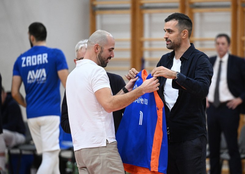 Kruno Simon iz odijela na teren; u pauzi biranja izbornika, pokazao klasu