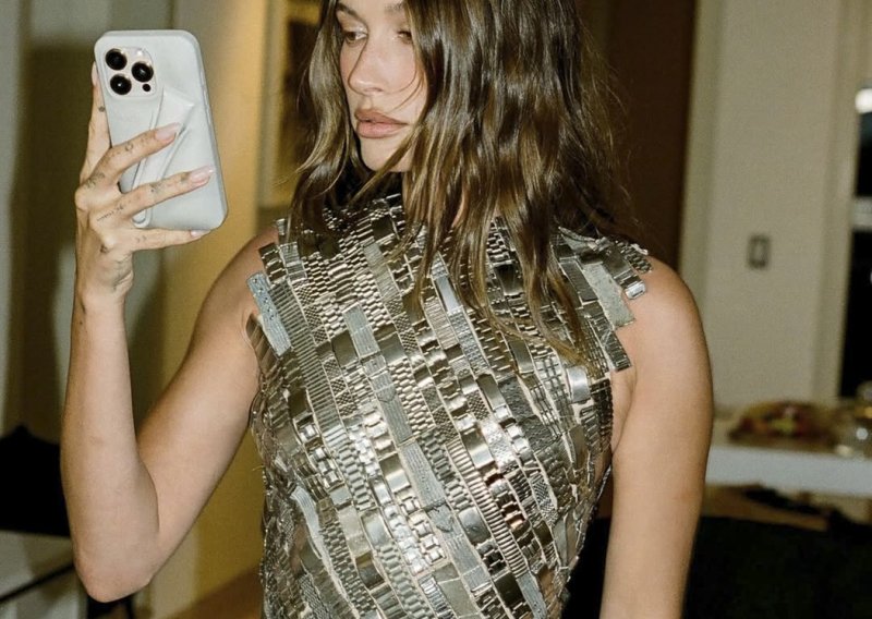 Ova haljina užarila je društvene mreže, a Hailey Bieber zna kako ju nositi