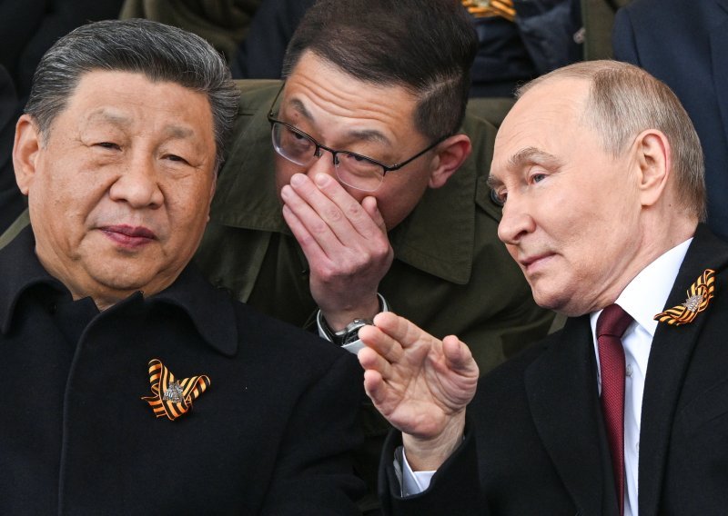 Putin za svjetske čelnike pripremio poseban poklon, evo što su dobili u paketiću