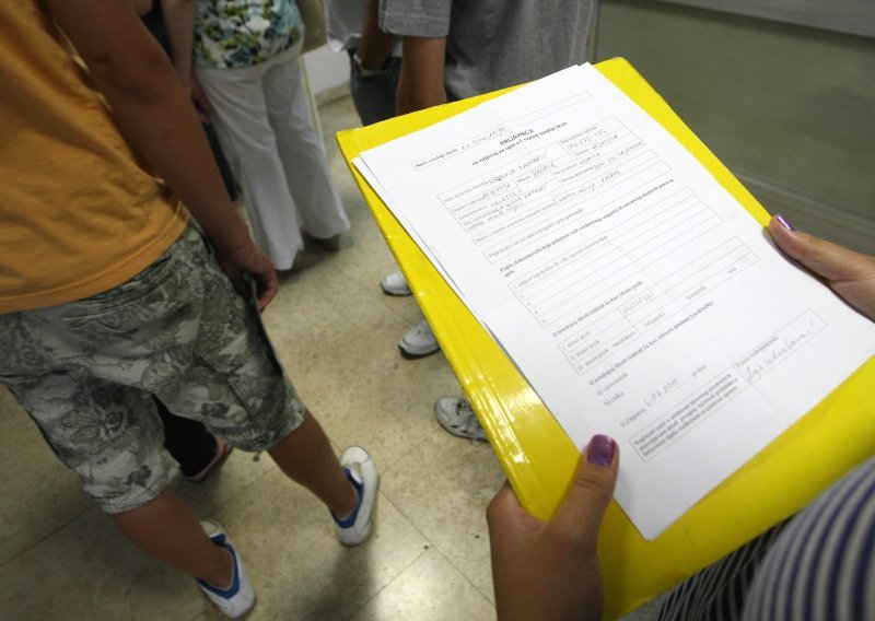 Ministarstvo objavilo sve detalje oko upisa u srednju školu. Evo kada počinju prijave