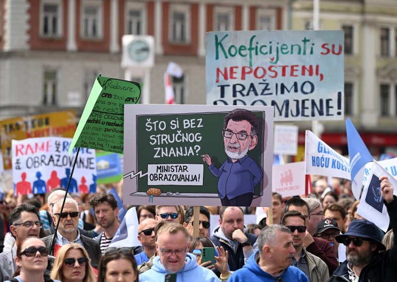 Stotine prosvjetara u centru Zagreba najavile daljnje korake: 'Idemo u štrajk u lipnju! Tražimo smjenu Fuchsa!'